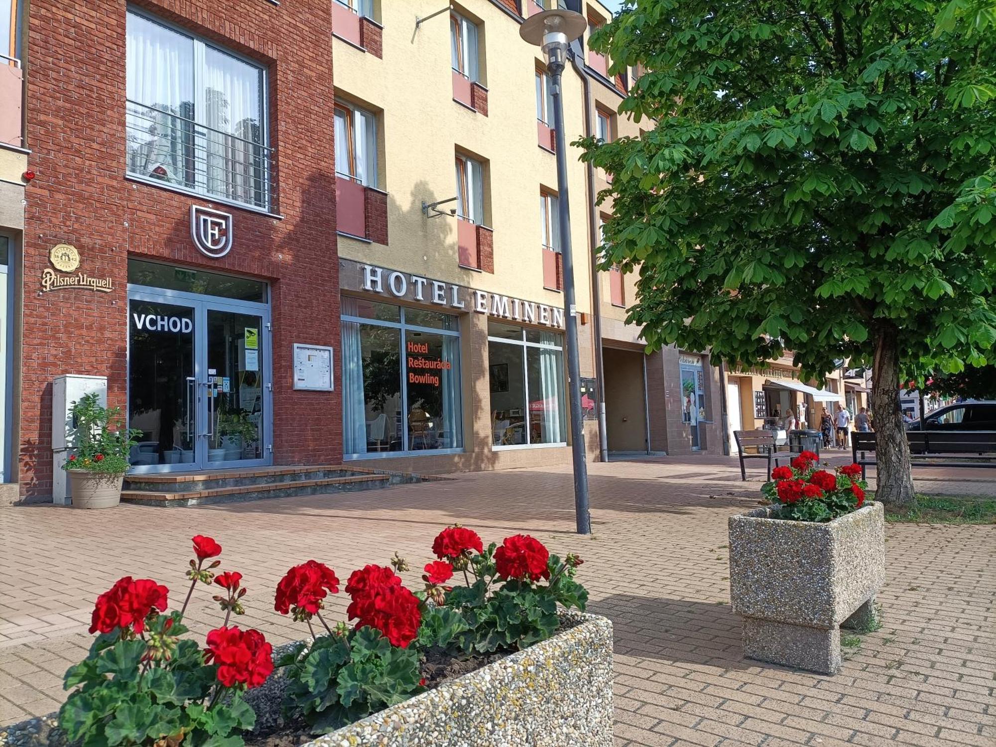 Hotel Eminent Stupava Exterior photo