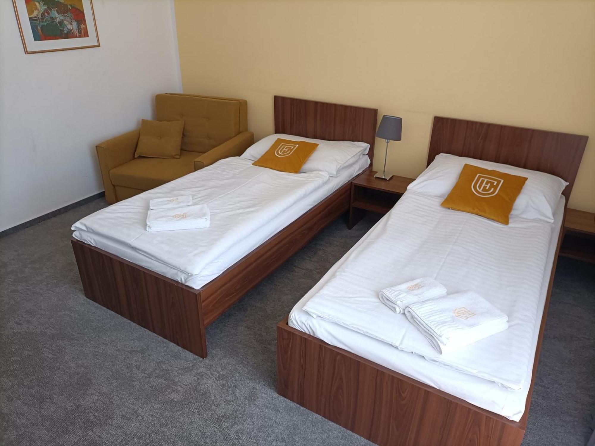 Hotel Eminent Stupava Exterior photo
