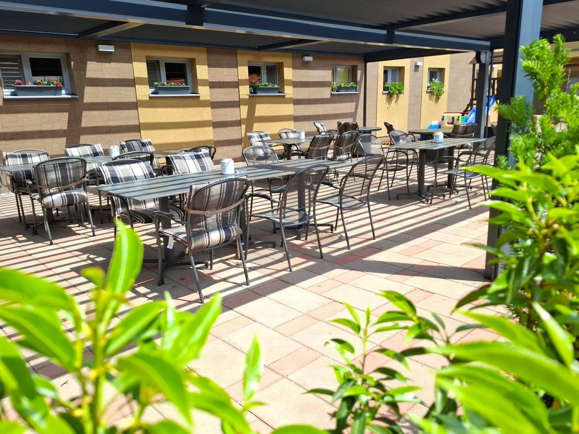 Hotel Eminent Stupava Exterior photo