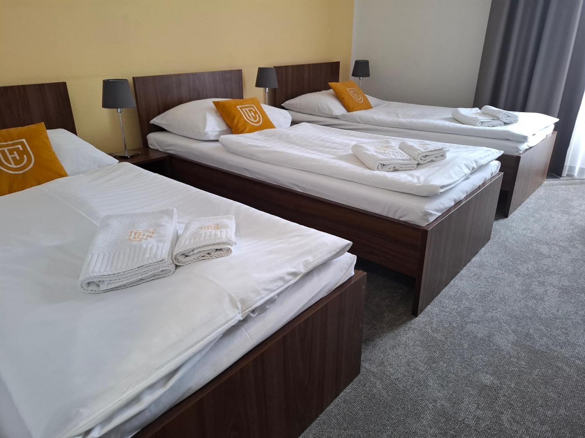 Hotel Eminent Stupava Exterior photo